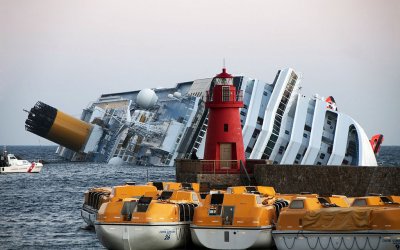 DUE PROGETTI FOTOGRAFICI RICORDANO IL TERRIBILE INCIDENTE DELLA COSTA CONCORDIA