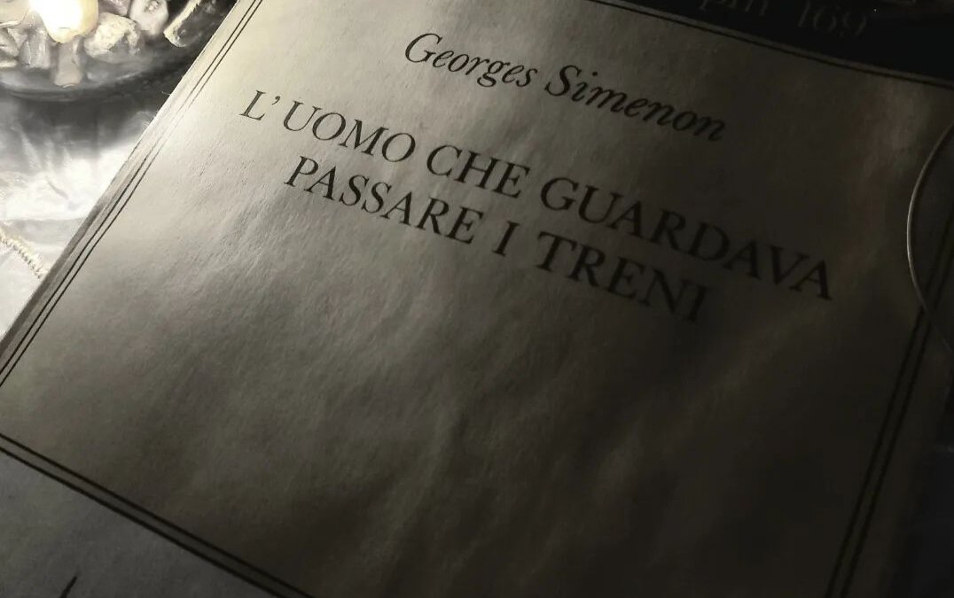 L'uomo che guardava passare i treni di Georges Simenon